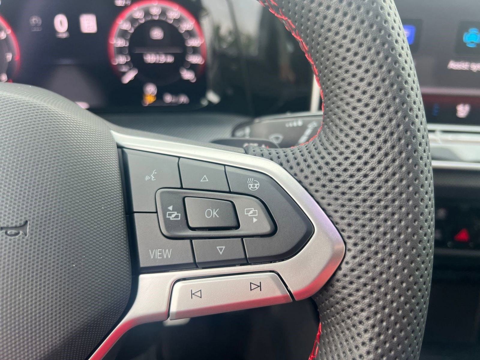 2025 Volkswagen Golf GTI SE - Photo 22