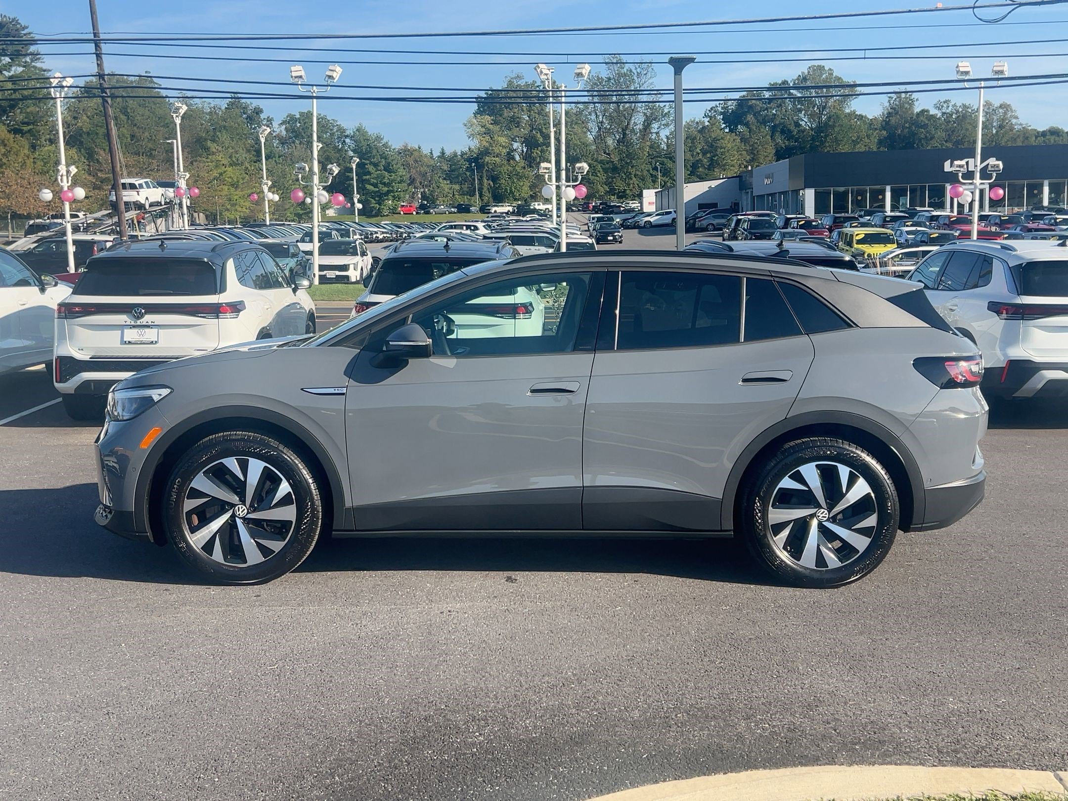 2023 Volkswagen ID.4 Pro photo 2