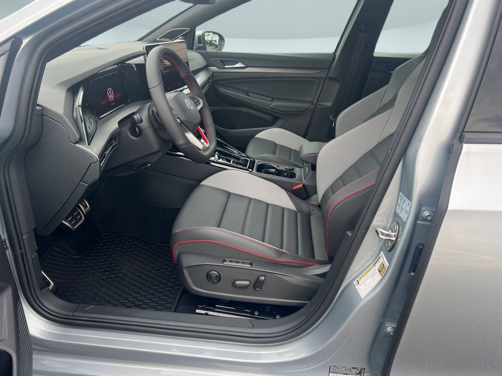 2025 Volkswagen Golf GTI SE photo 4