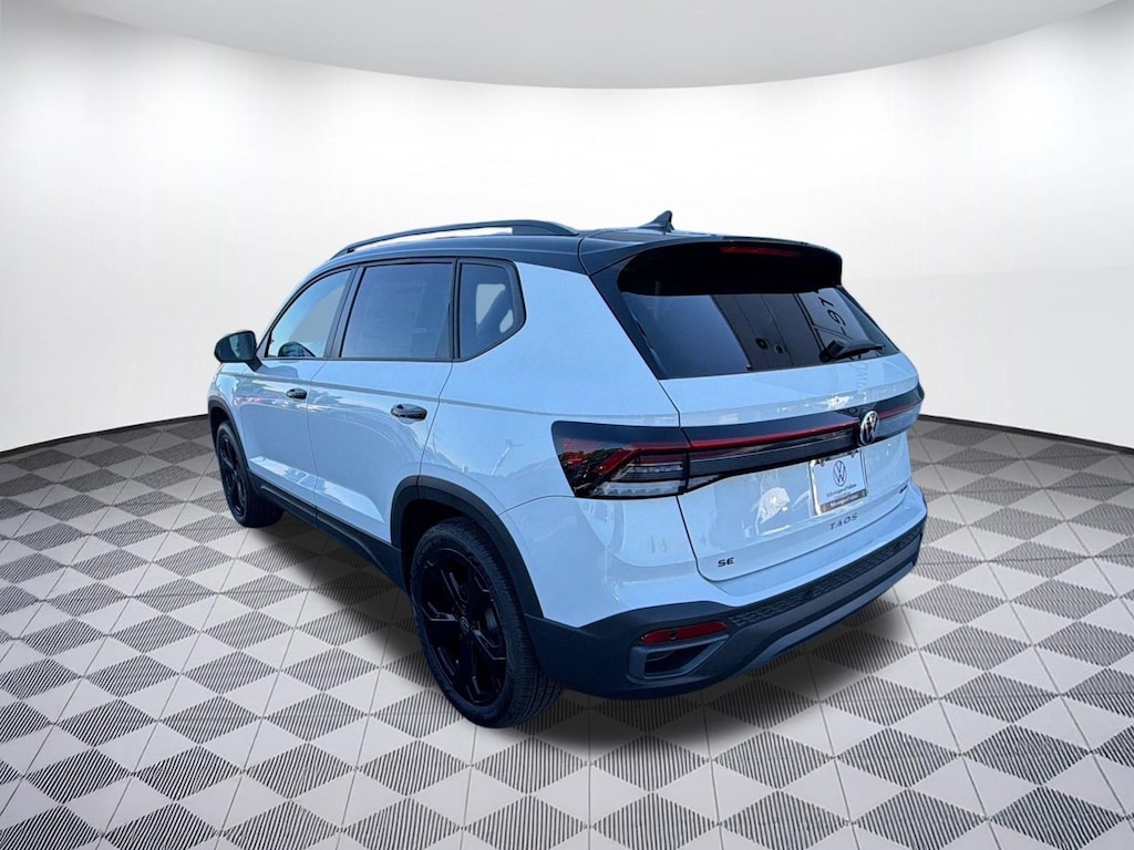 New 2026 Volkswagen Taos SE Black SUV
