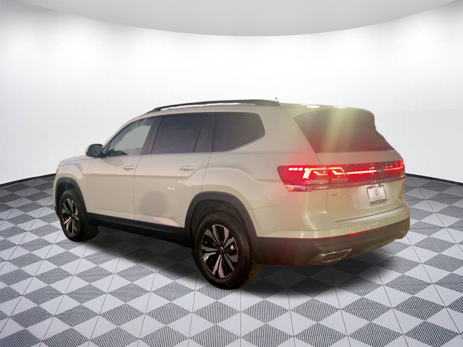 2026 Volkswagen Atlas SE Technology photo 2