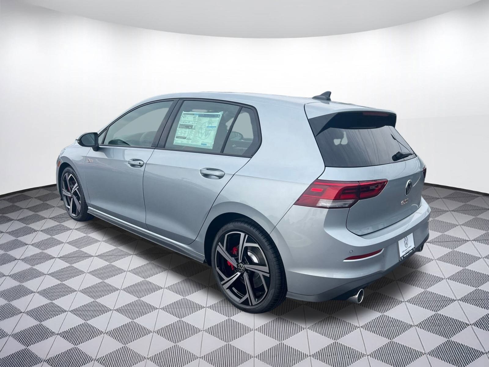 2025 Volkswagen Golf GTI SE photo 3