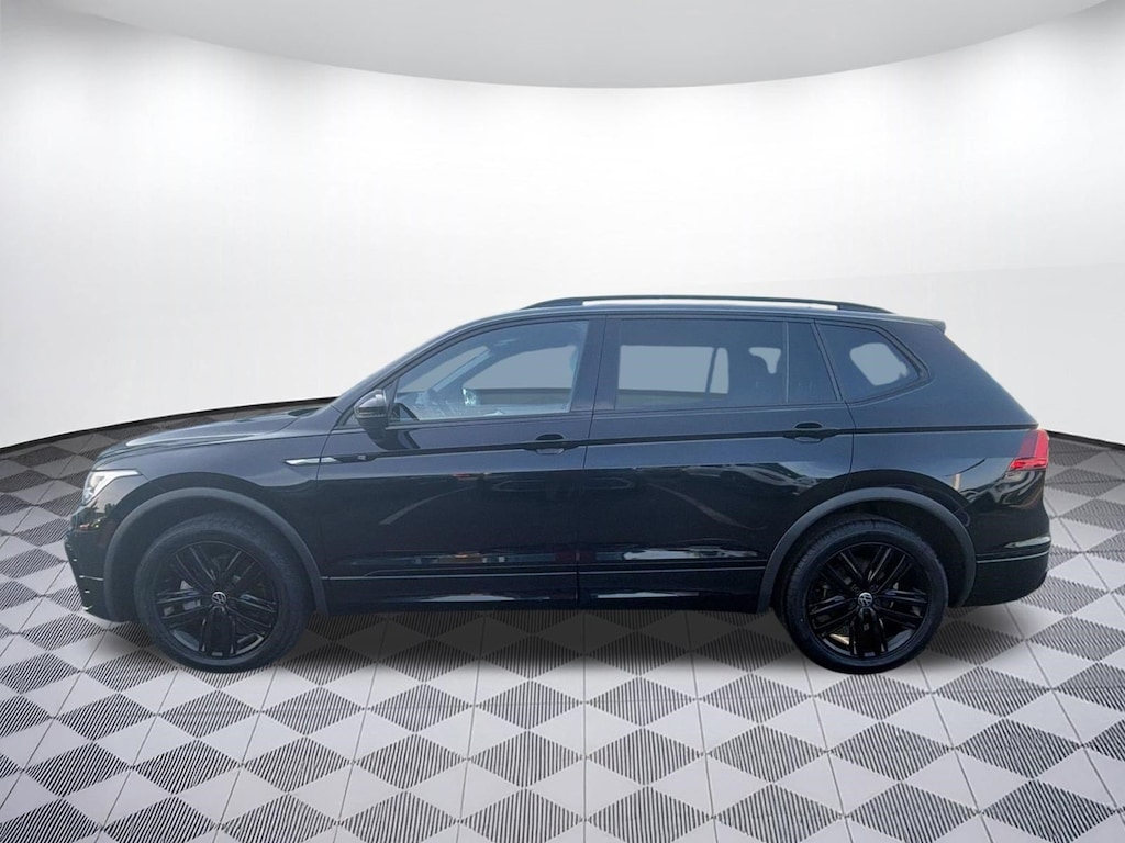 Certified 2022 Volkswagen Tiguan SE R-Line Black 2.0T SE R-Line Black 4MOTION