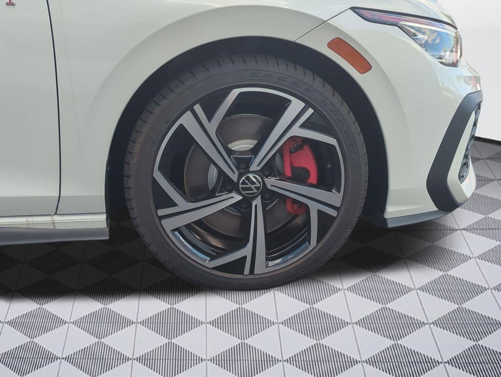 2025 Volkswagen Golf GTI SE - Photo 10