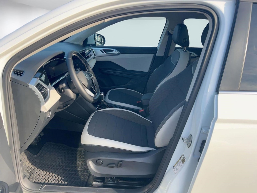 Used 2025 Volkswagen Taos SE SE 4MOTION
