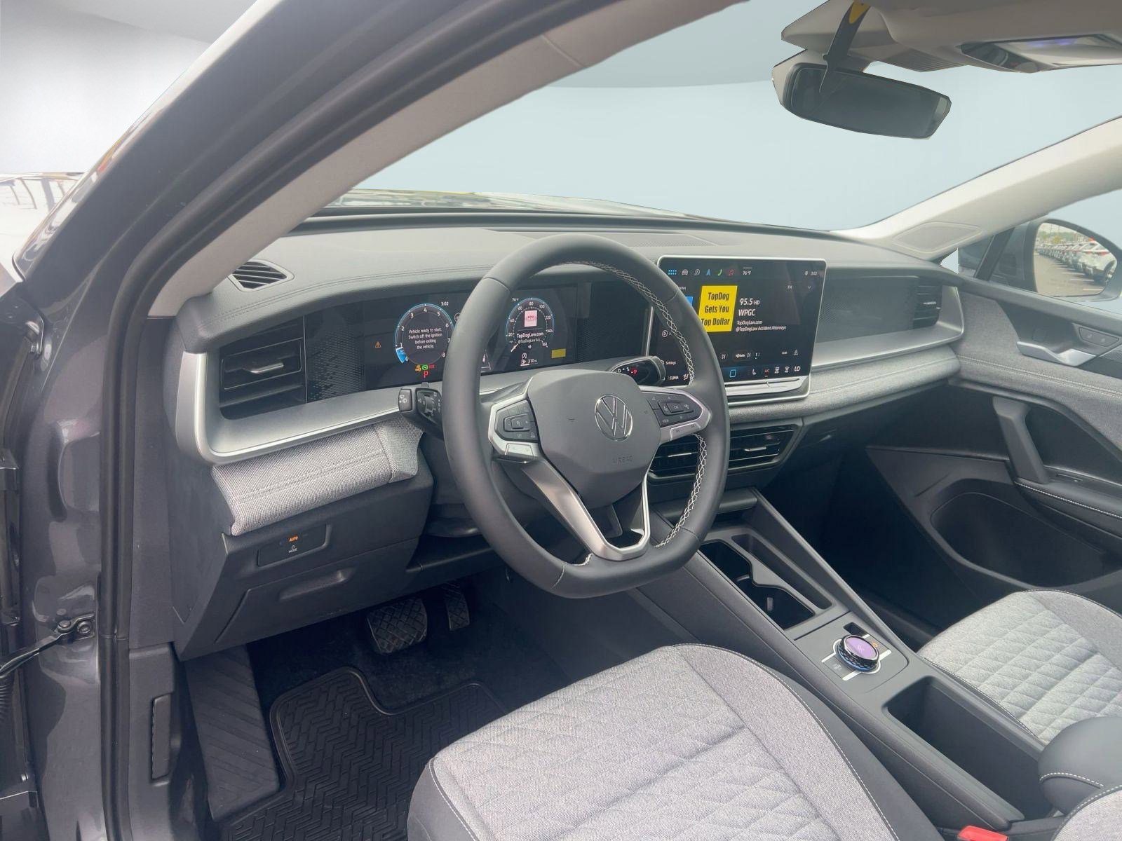 2025 Volkswagen Tiguan S photo 3