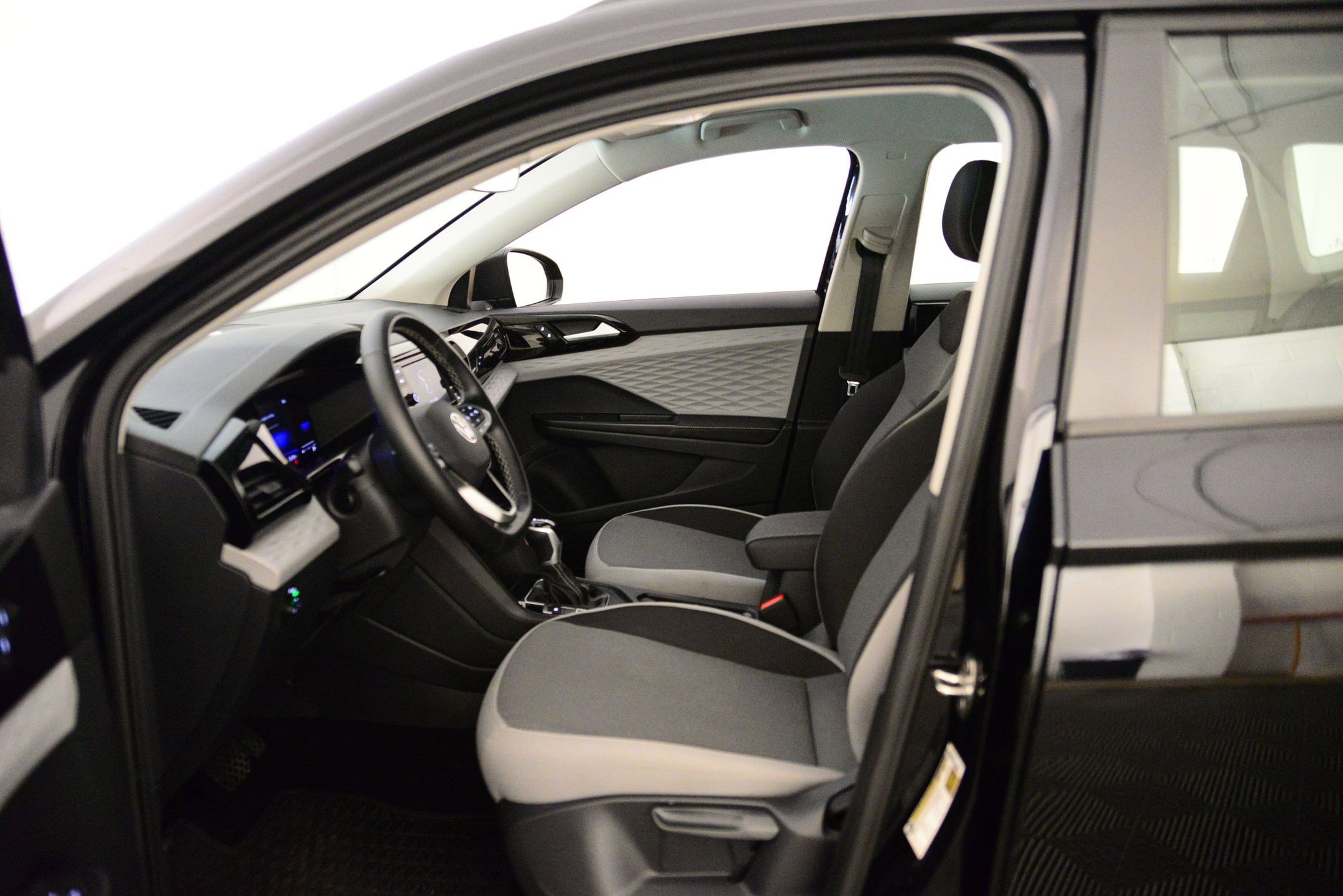 2024 Volkswagen Taos S photo 3