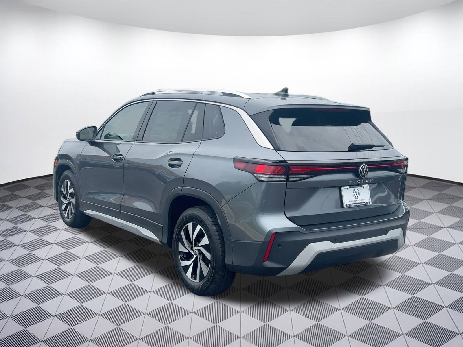 2025 Volkswagen Tiguan S photo 2