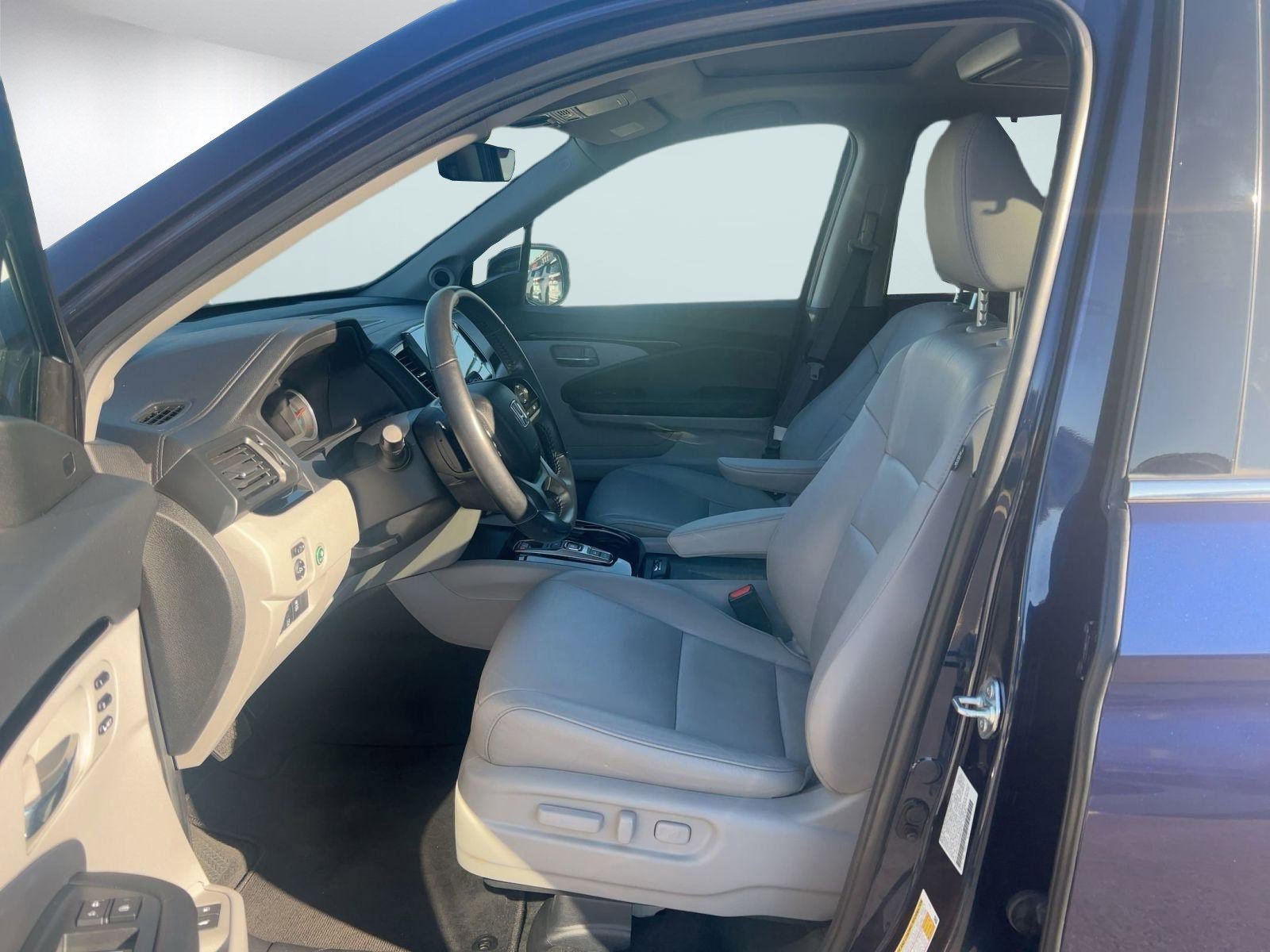 2022 Honda Pilot Touring photo 3
