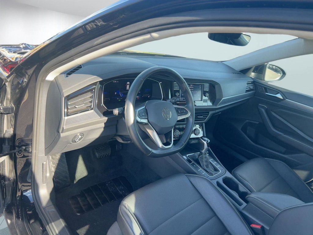 Used 2024 Volkswagen Jetta SE SE Auto