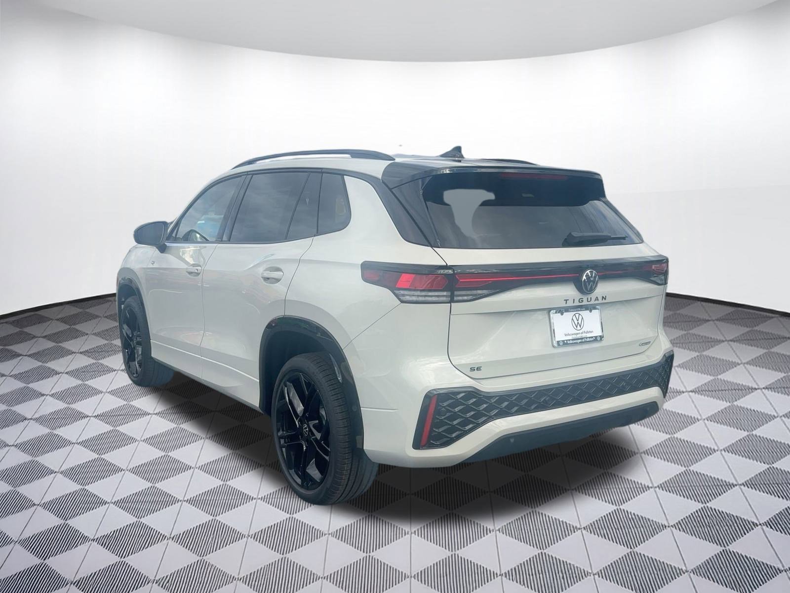 2026 Volkswagen Tiguan SE R-Line Black photo 3