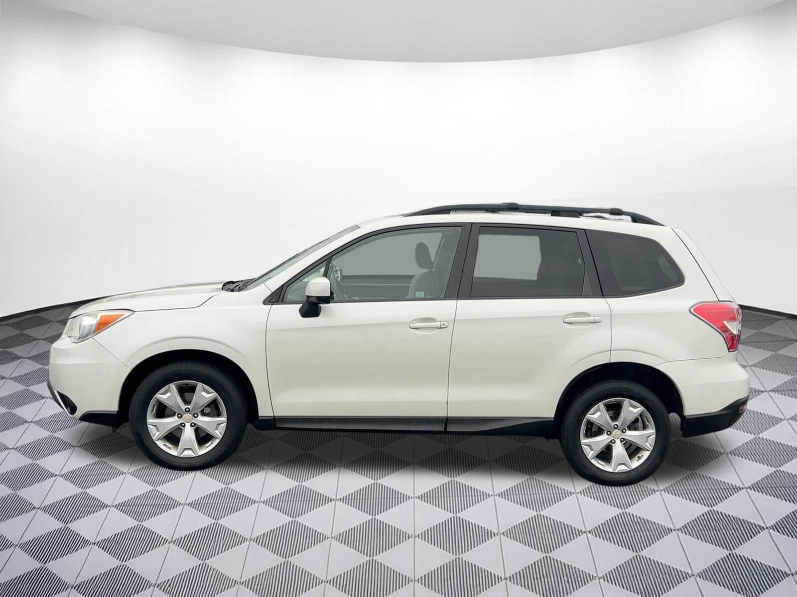 2015 Subaru Forester 2.5i Premium photo 2