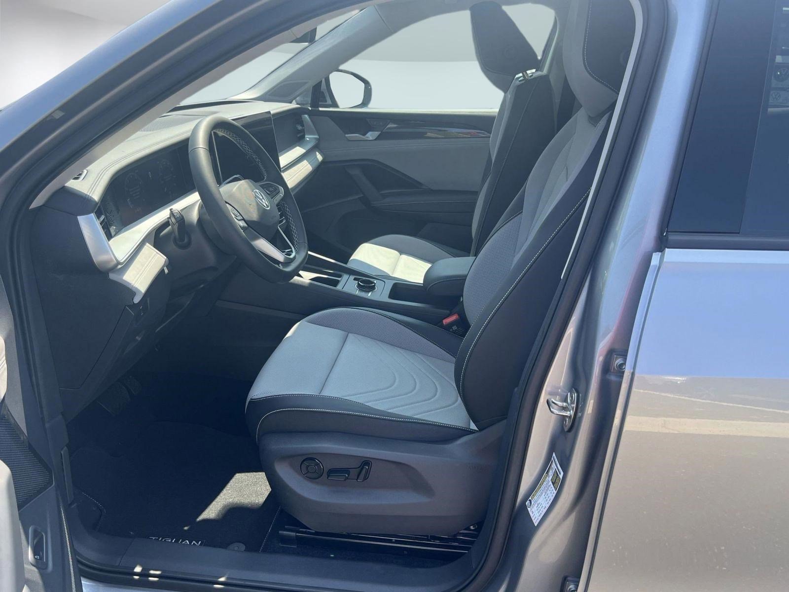 2025 Volkswagen Tiguan SE photo 4