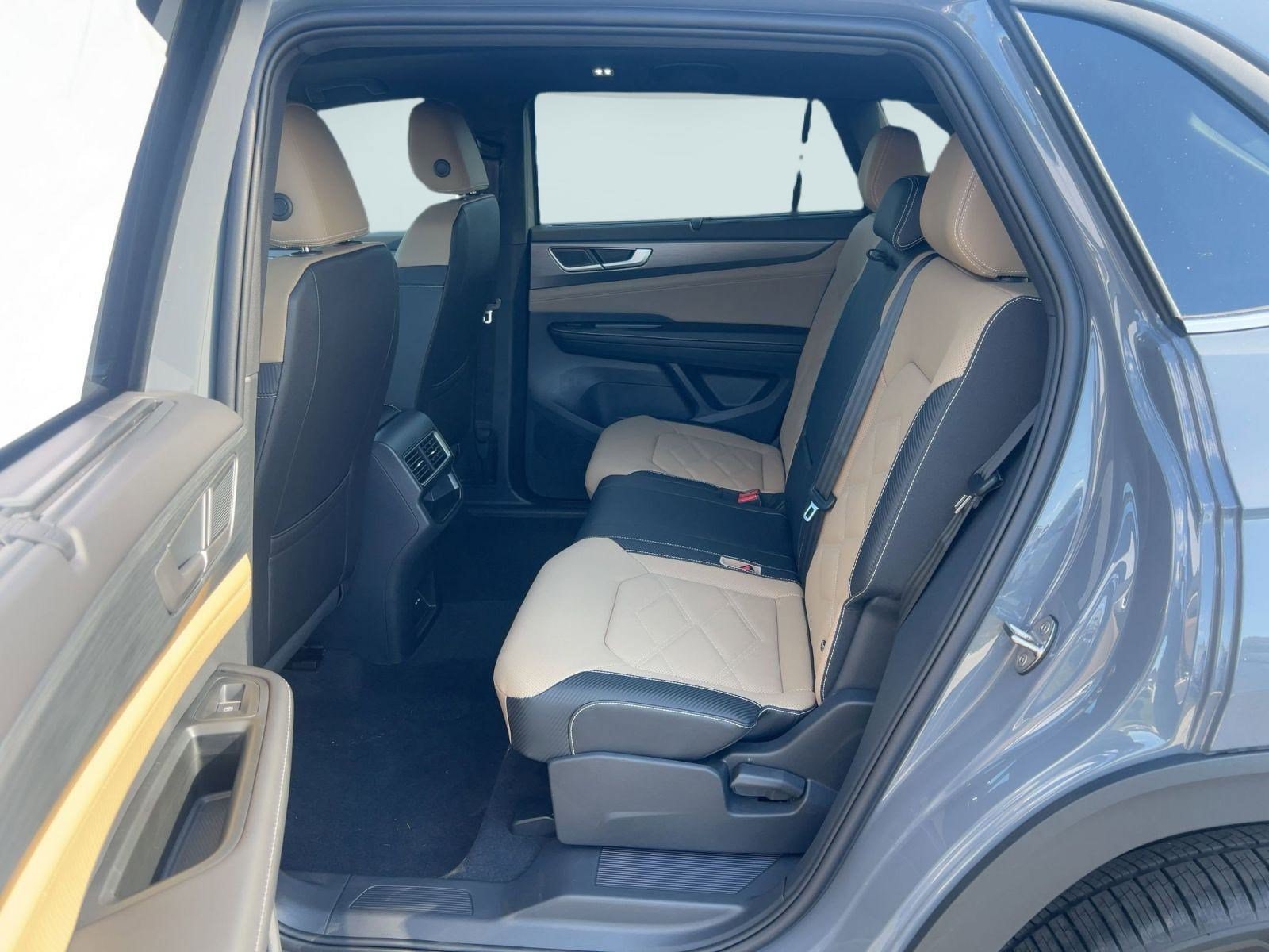 2026 Volkswagen Atlas Cross Sport SE w/Tech - Photo 14
