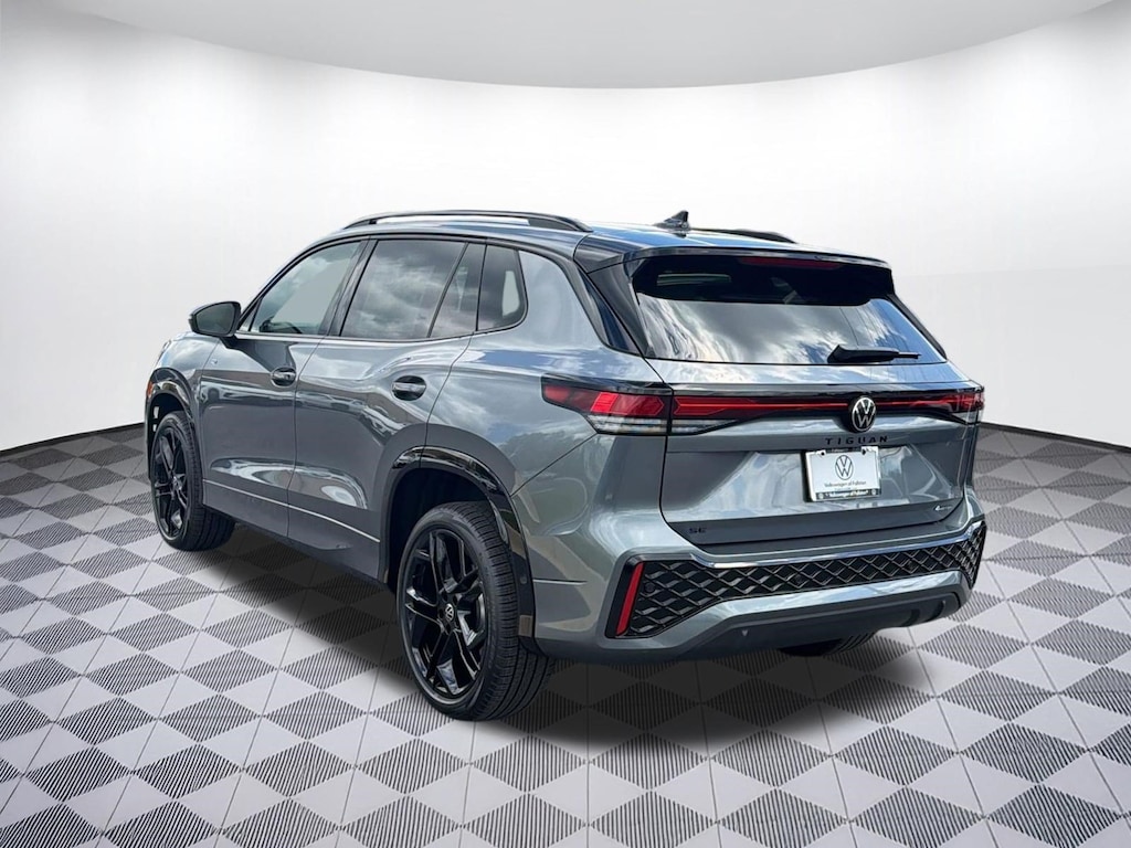 New 2026 Volkswagen Tiguan SE R-Line Black SUV