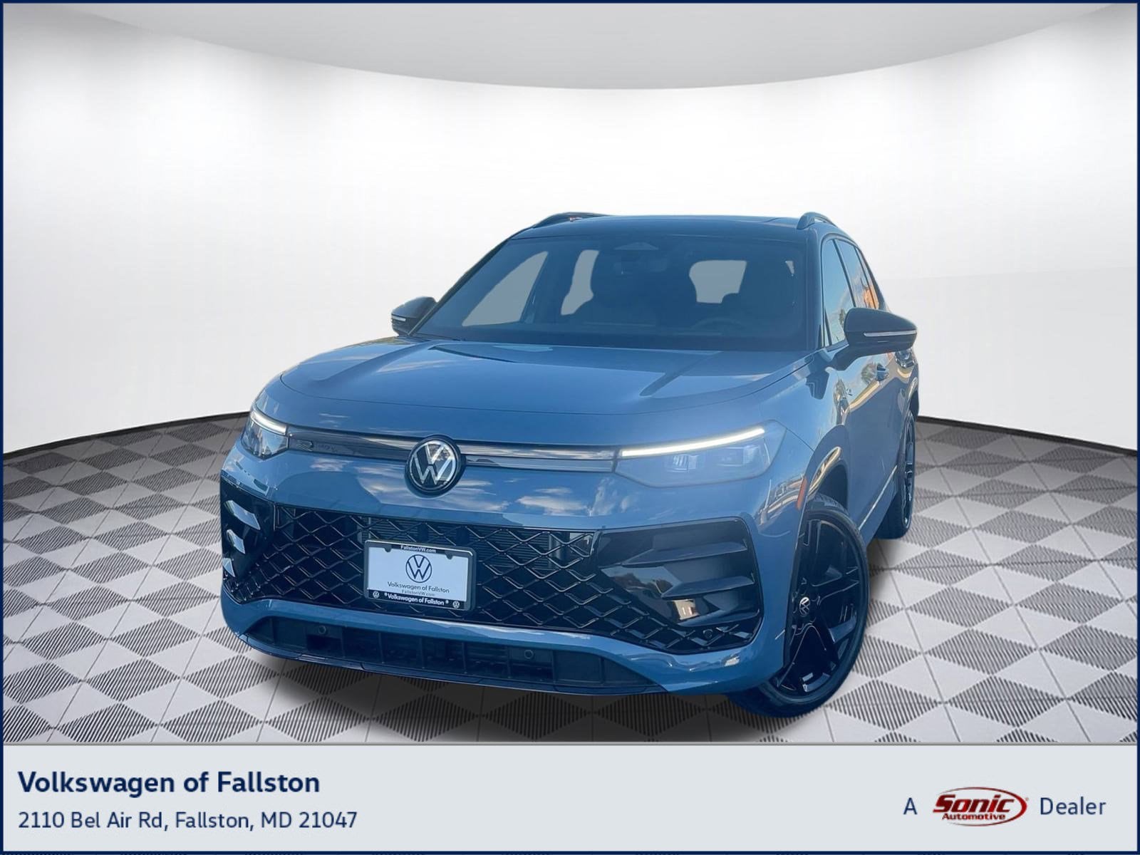 2026 Volkswagen Tiguan SE R-LINE BLACK's photo