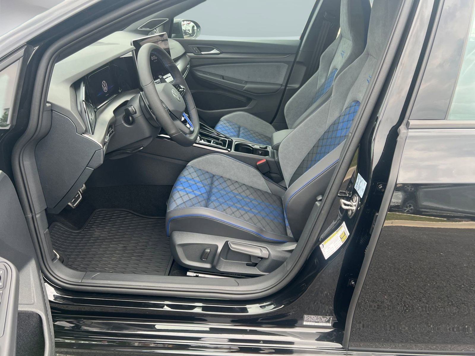 2025 Volkswagen Golf R photo 2