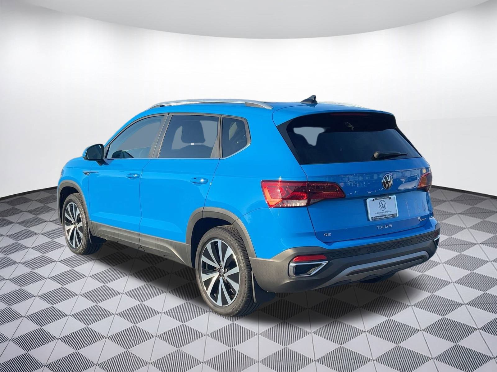2022 Volkswagen Taos SE photo 2