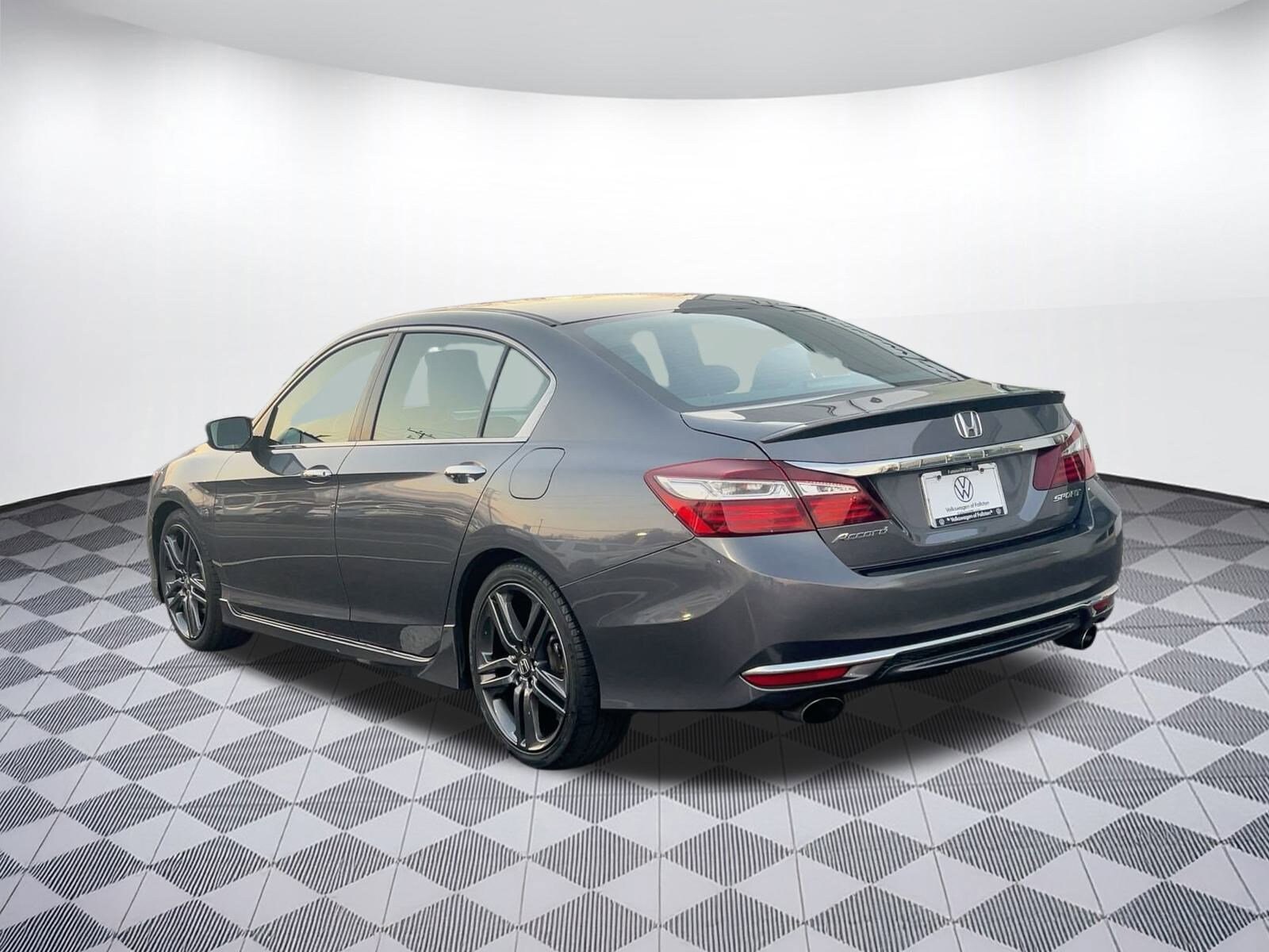 2016 Honda Accord Sport photo 3