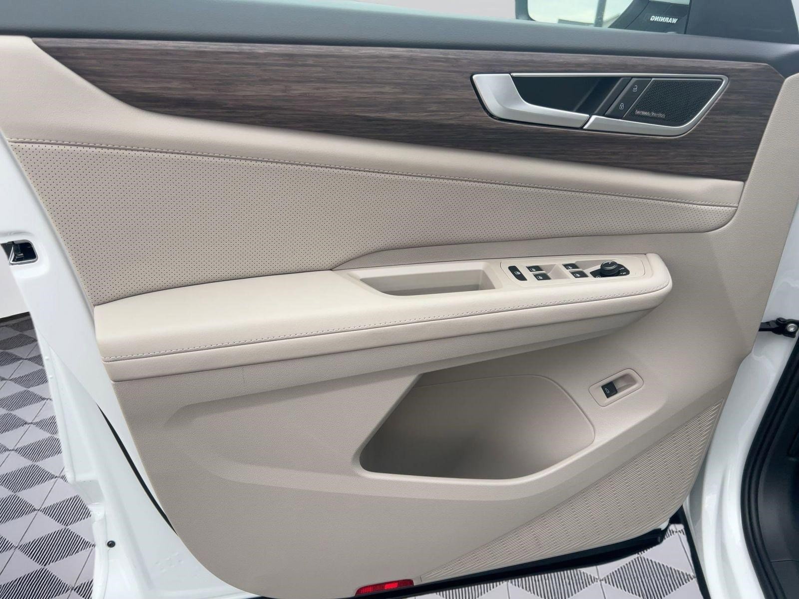 2026 Volkswagen Atlas SEL Premium R-Line - Photo 12