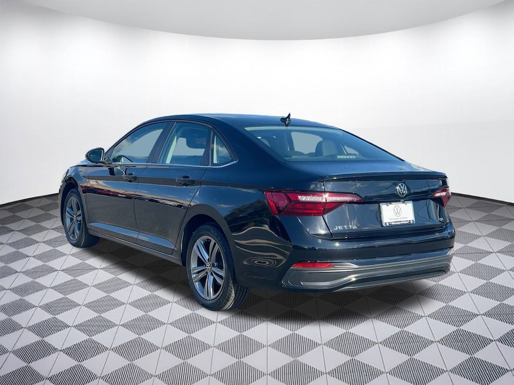 Used 2024 Volkswagen Jetta SE SE Auto