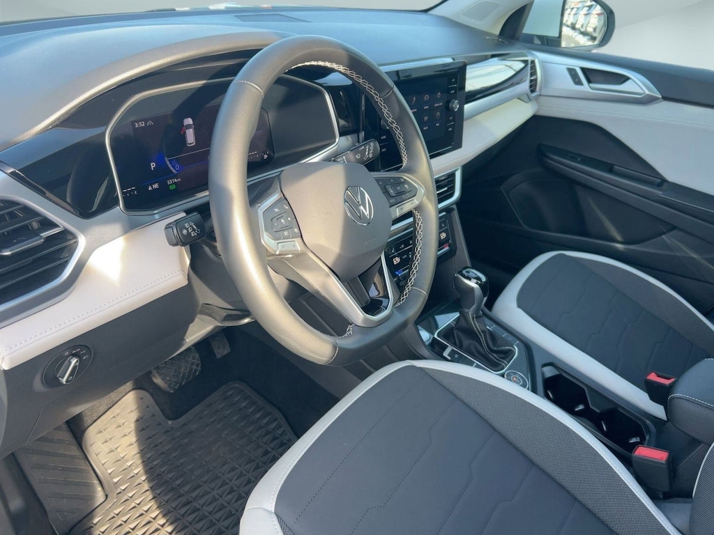 Used 2025 Volkswagen Taos SE SE 4MOTION