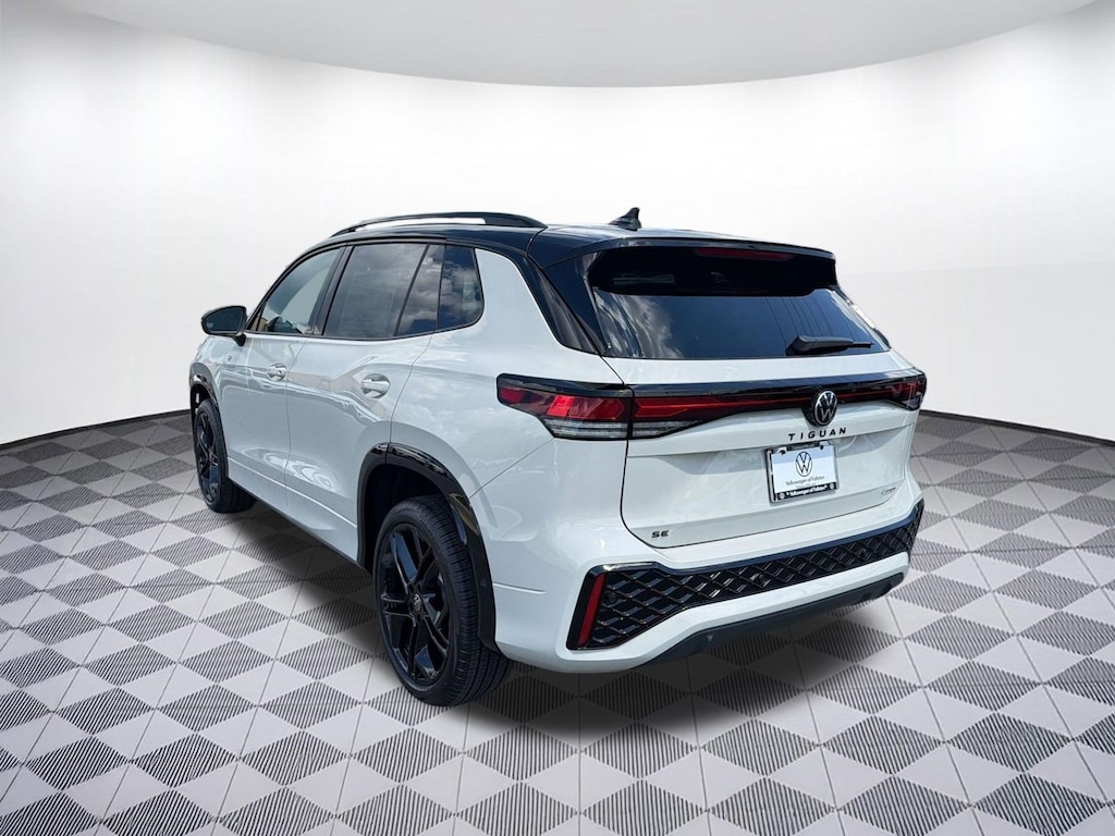 New 2026 Volkswagen Tiguan SE R-Line Black SUV