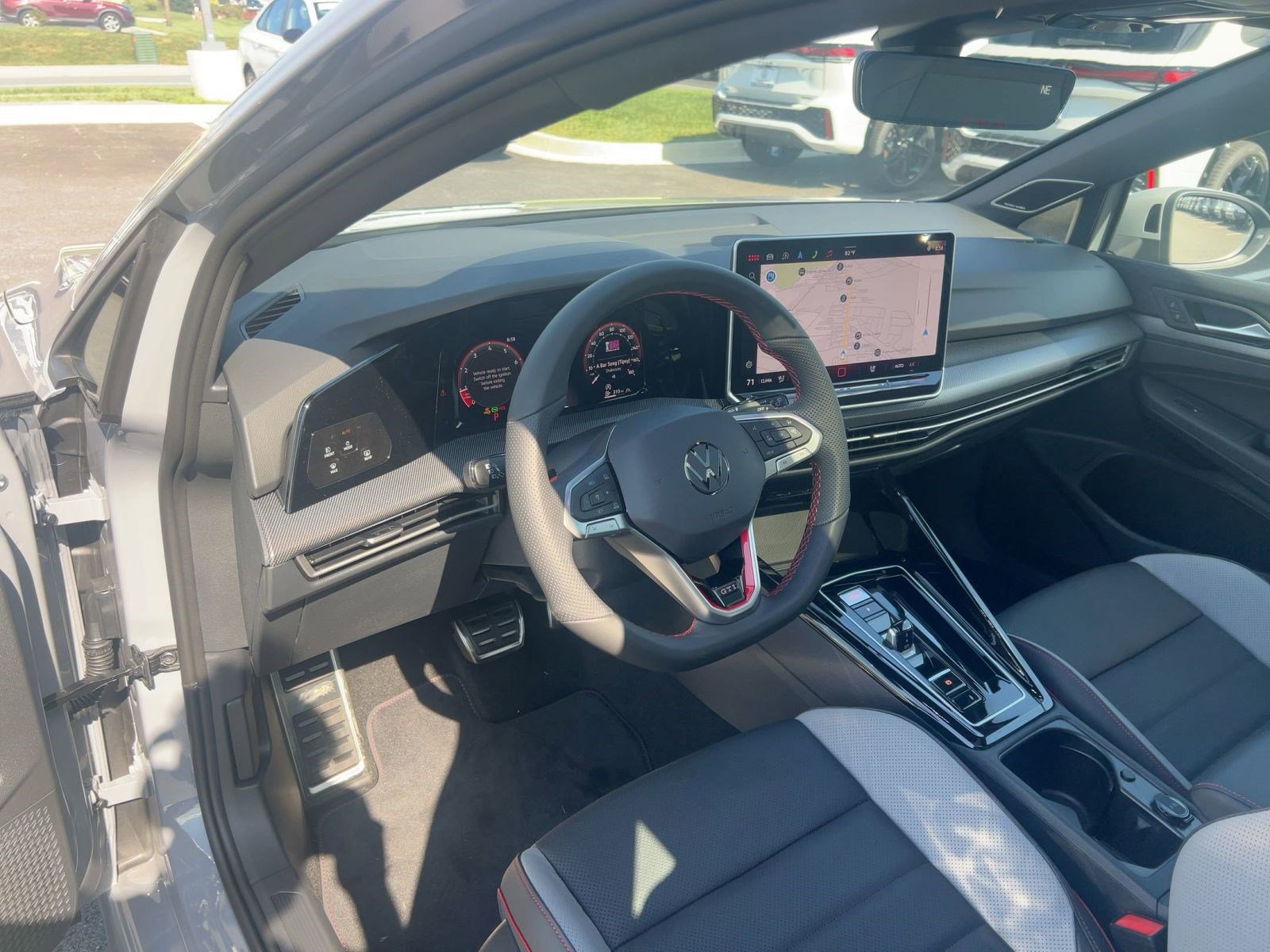 2025 Volkswagen Golf GTI SE photo 4