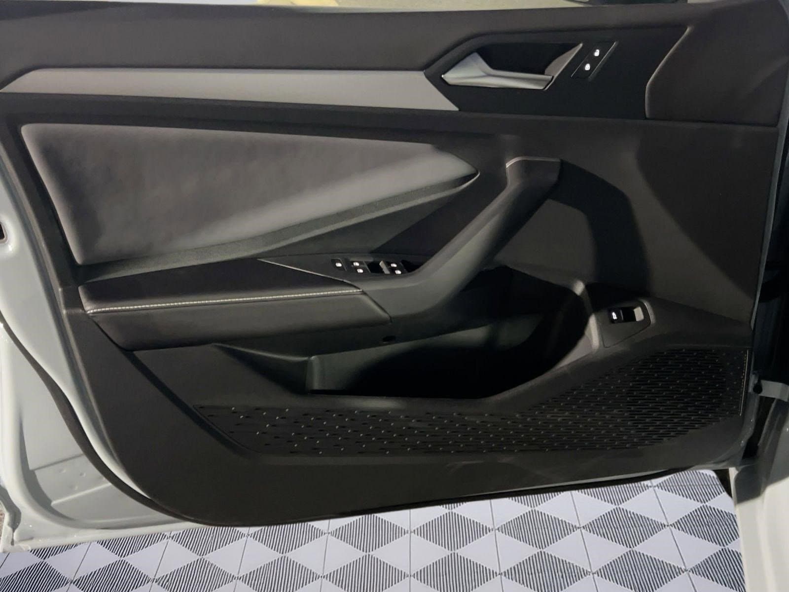 2026 Volkswagen Jetta SE - Photo 12