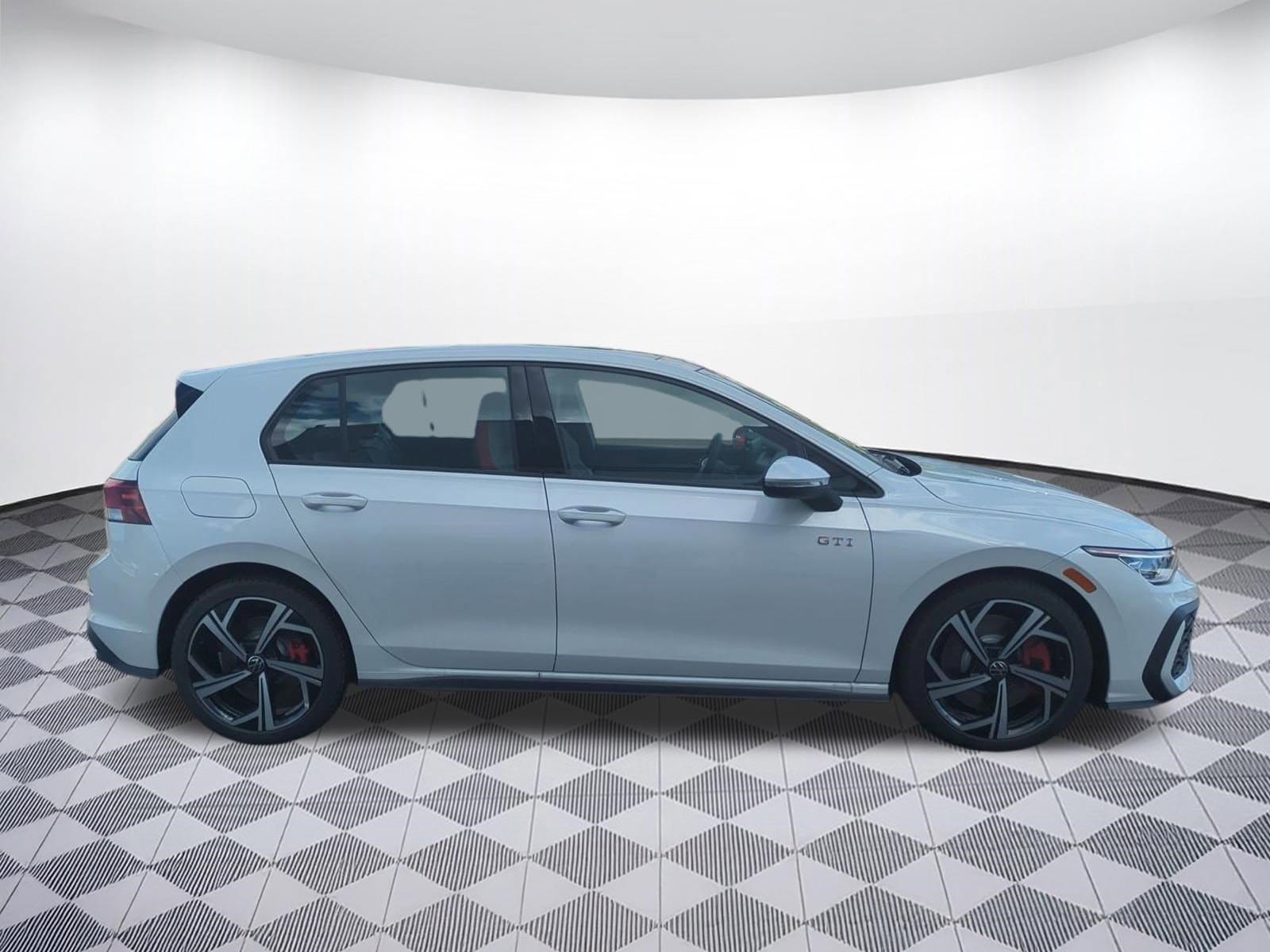 2025 Volkswagen Golf GTI SE - Photo 7