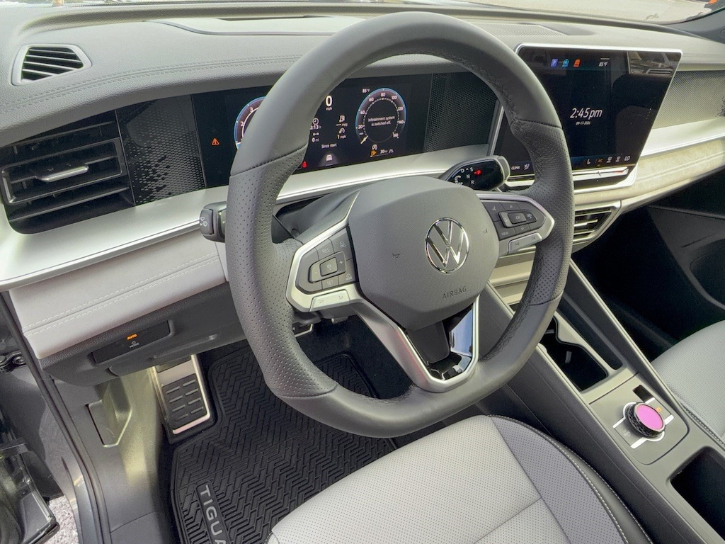 New 2026 Volkswagen Tiguan SE R-Line Black SUV