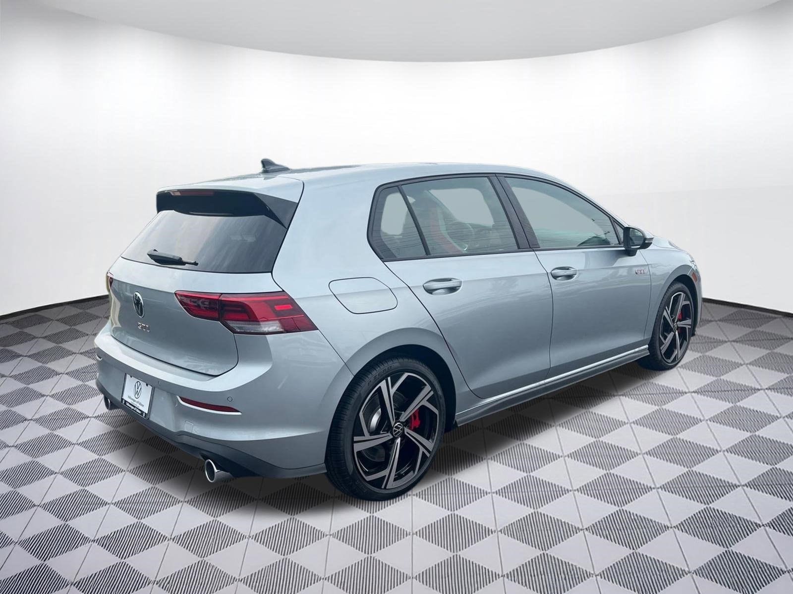 2025 Volkswagen Golf GTI SE - Photo 8