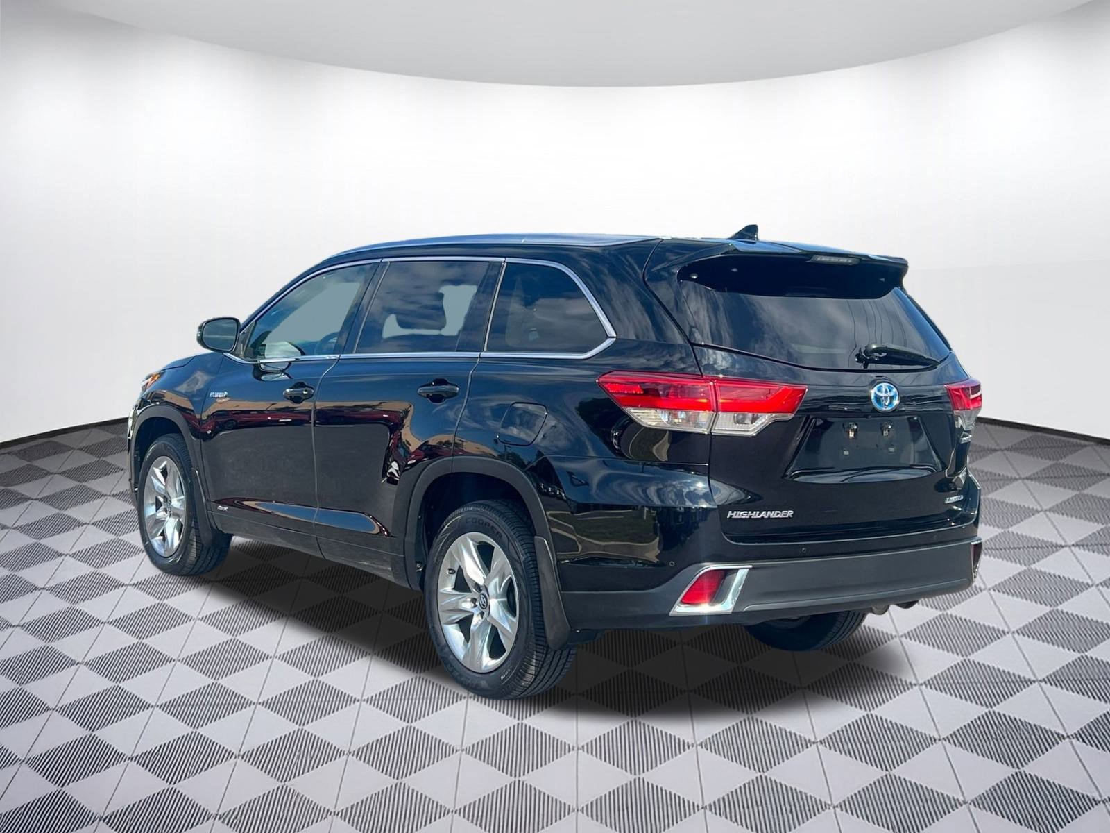 2019 Toyota Highlander Hybrid Limited photo 3