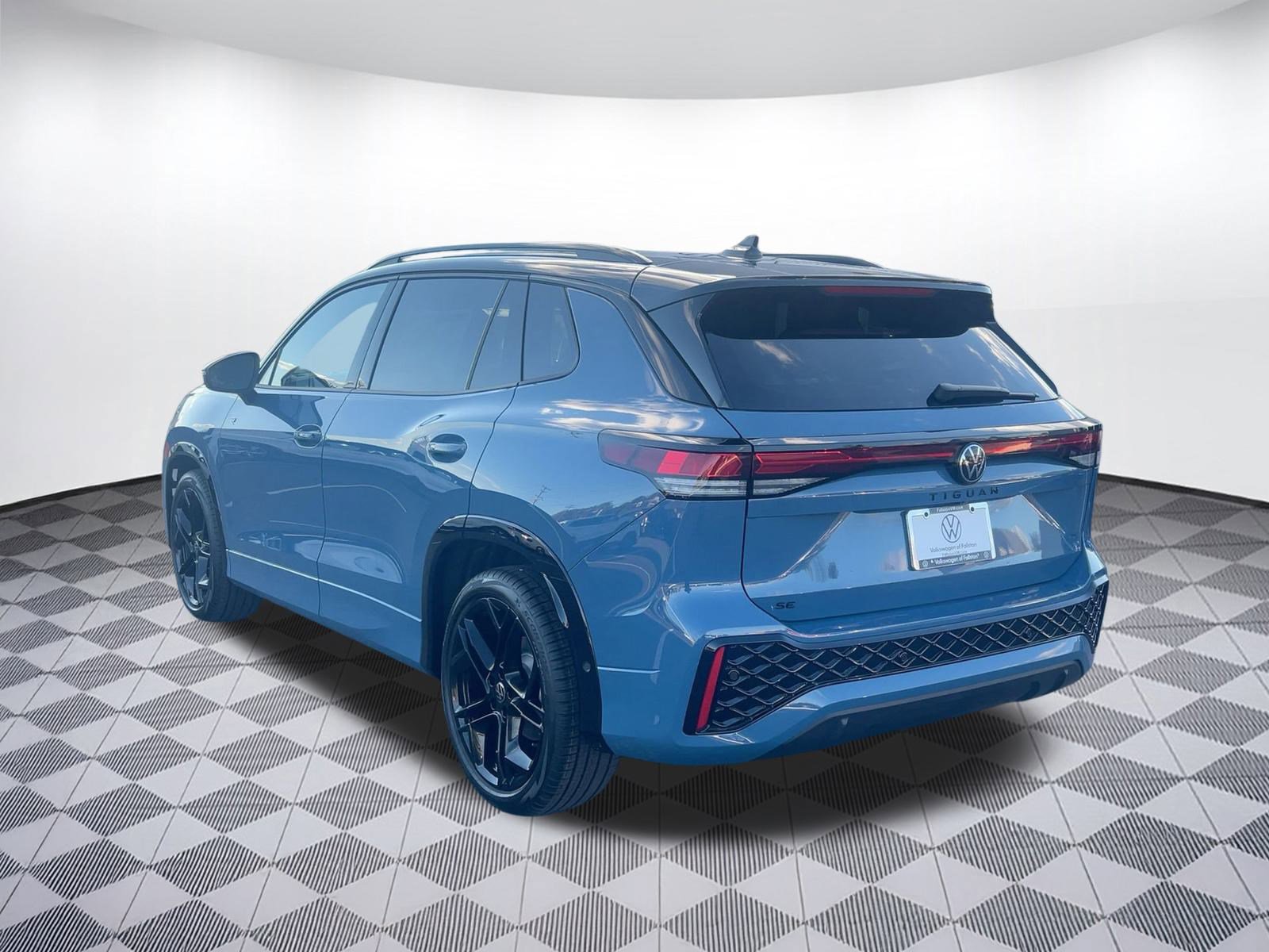 2026 Volkswagen Tiguan SE R-Line Black photo 2
