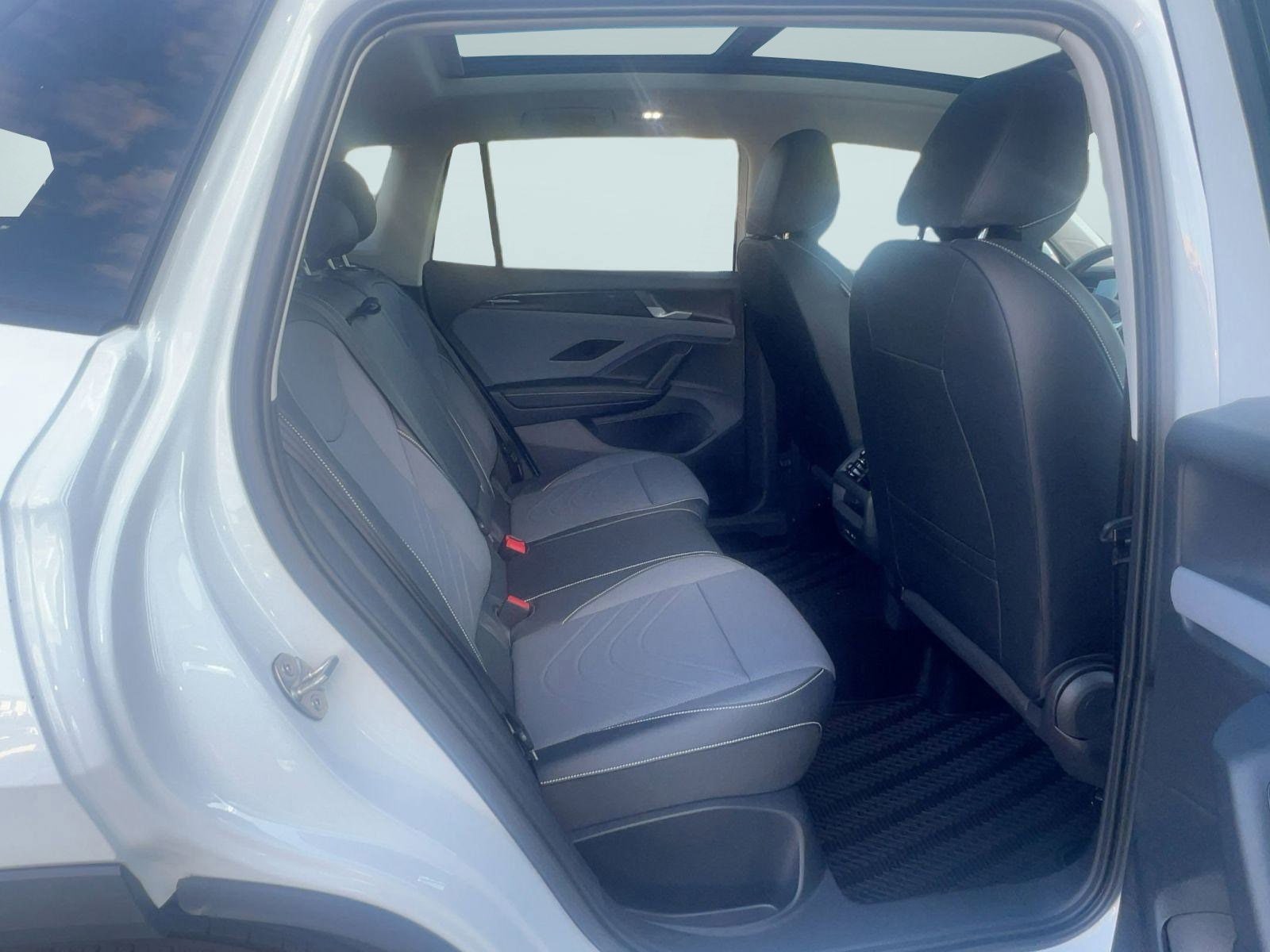 2026 Volkswagen Tiguan SE - Photo 26