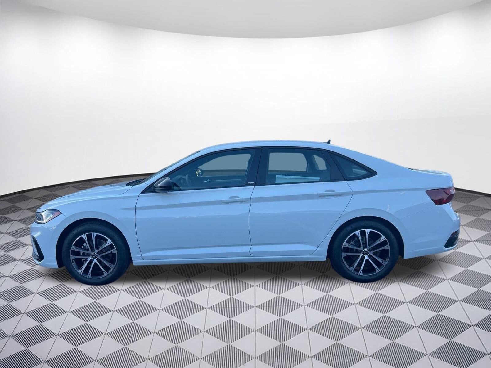 2025 Volkswagen Jetta 1.5T Sport photo 2