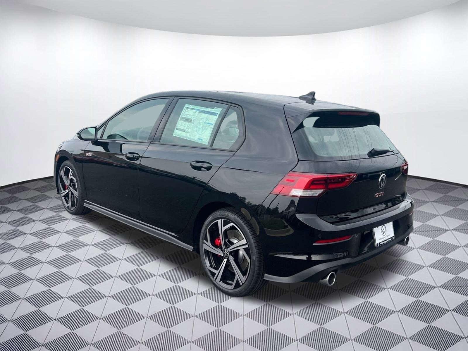 2025 Volkswagen Golf GTI SE photo 3