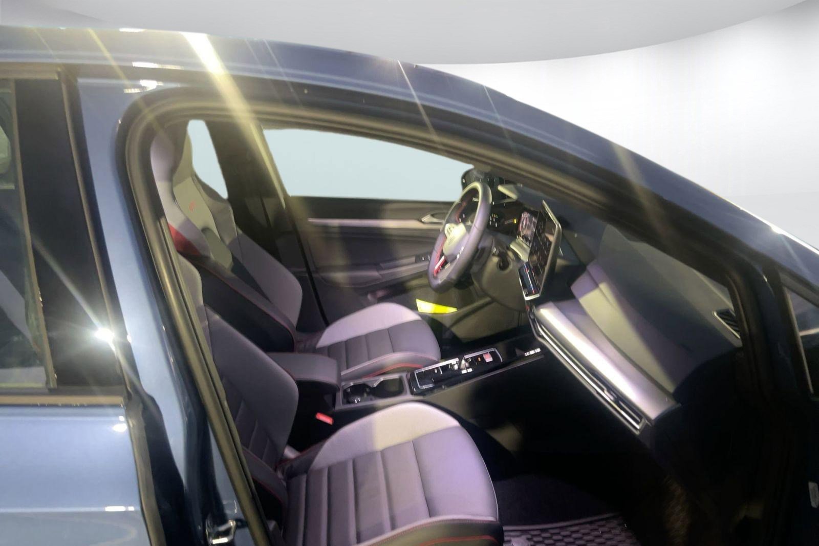 2026 Volkswagen Golf GTI SE - Photo 28