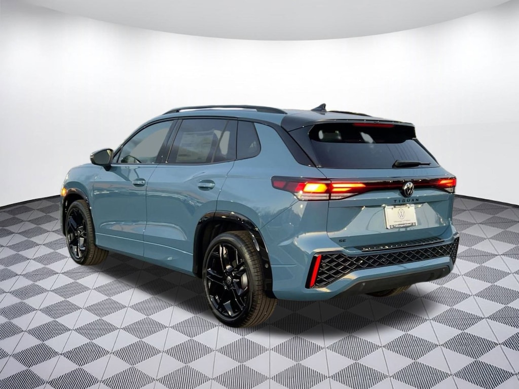 New 2026 Volkswagen Tiguan SE R-Line Black SUV