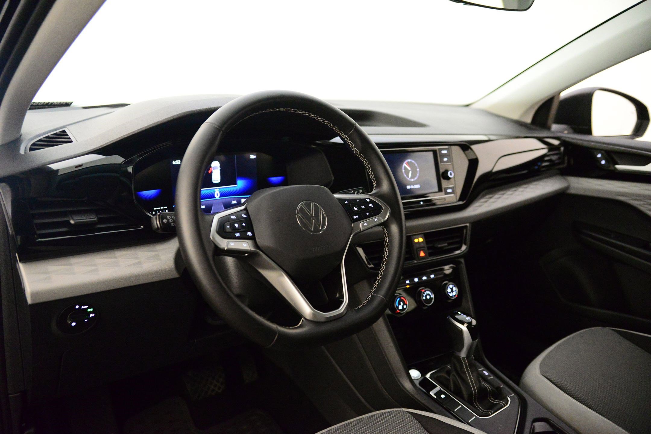 2024 Volkswagen Taos S photo 2