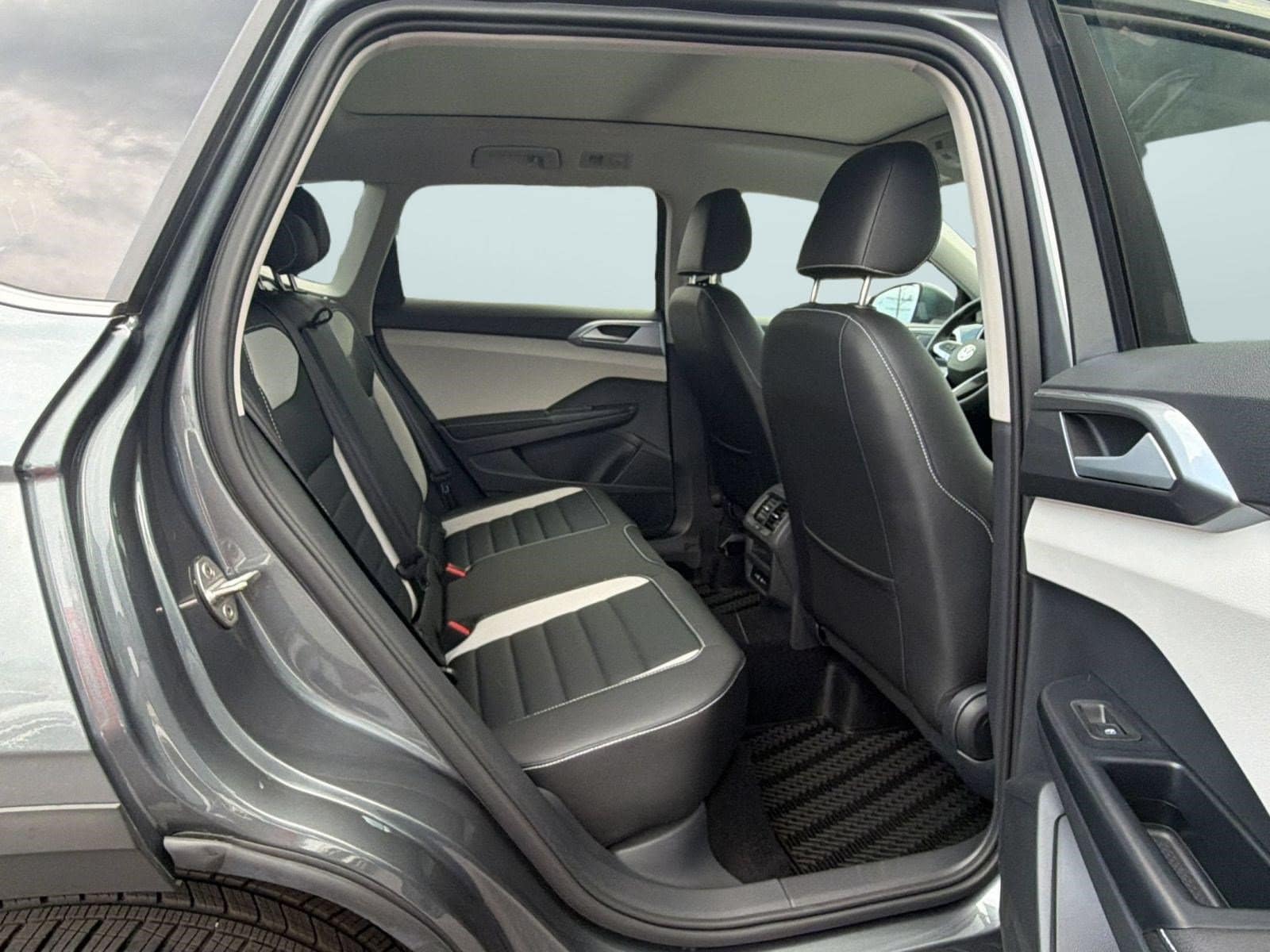 2026 Volkswagen Taos SEL - Photo 29