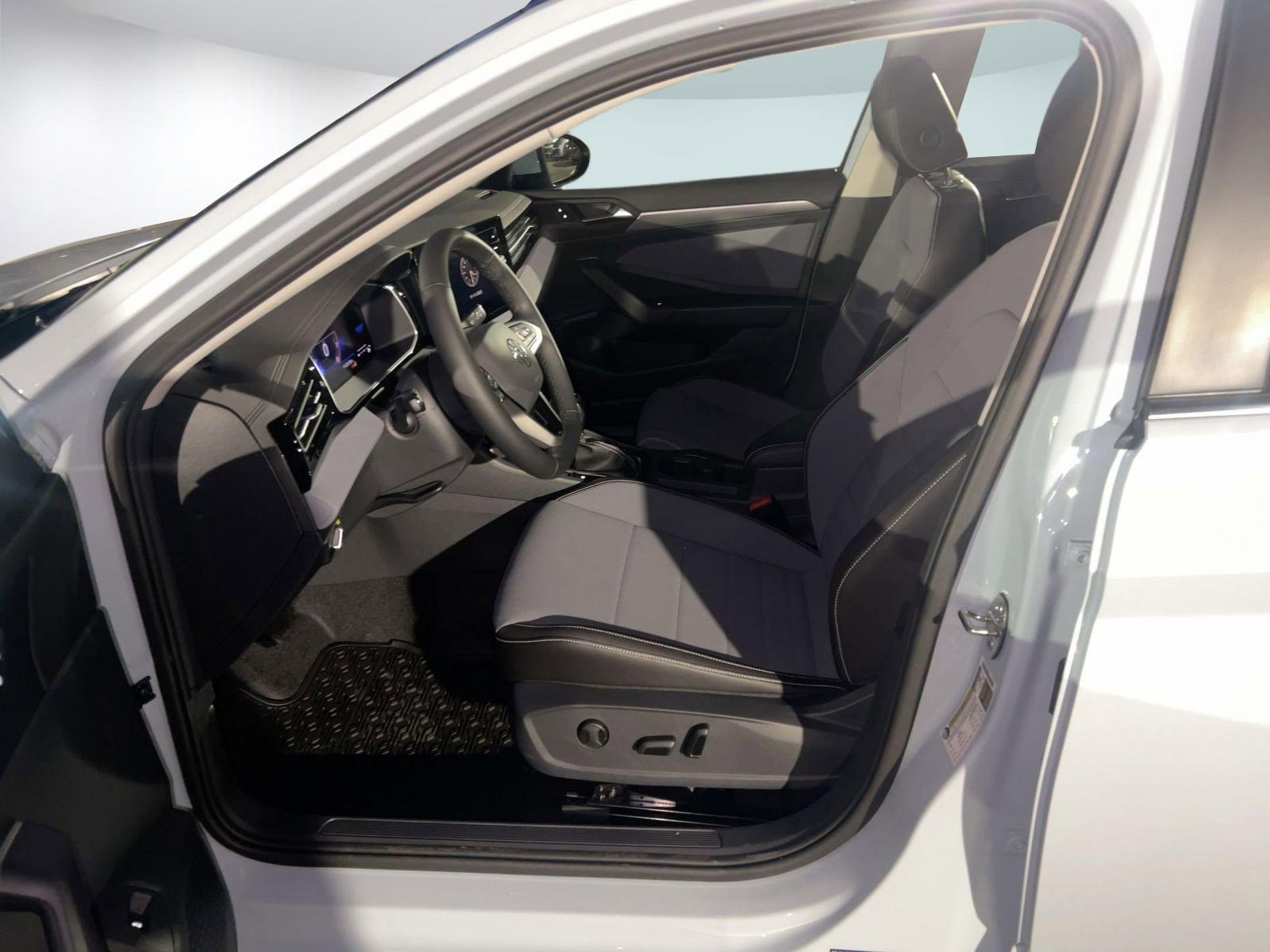 2026 Volkswagen Jetta SE - Photo 5