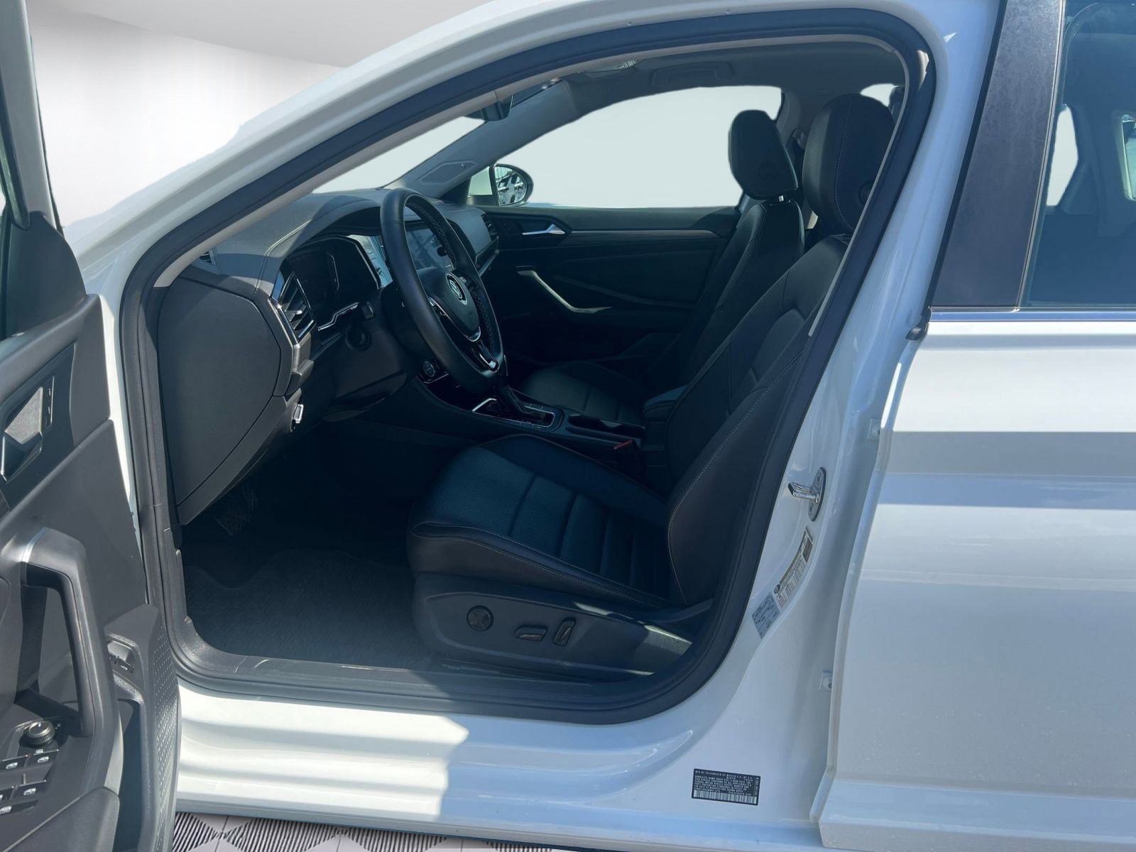 2021 Volkswagen Jetta SEL photo 3