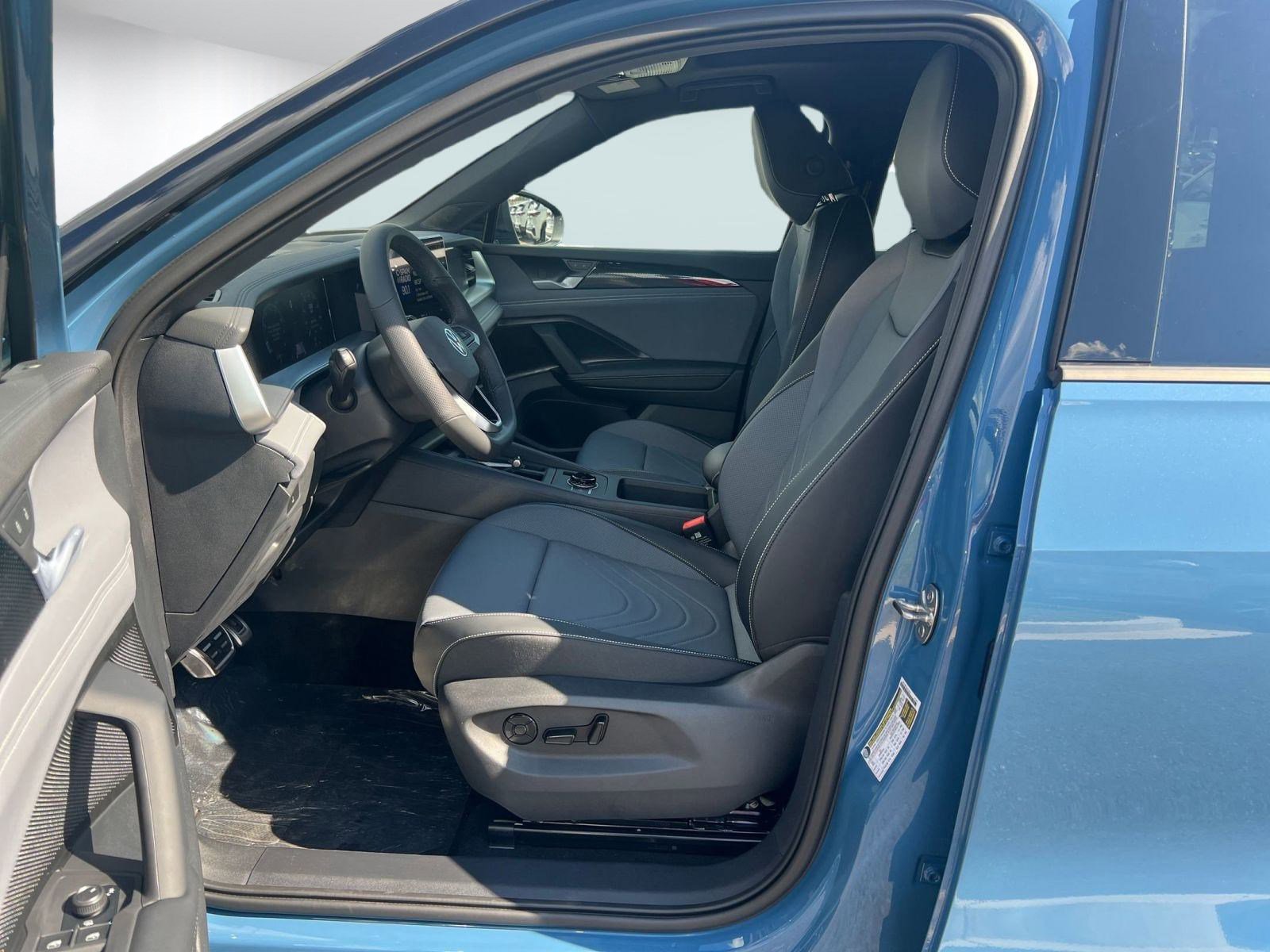 2025 Volkswagen Tiguan SE R-Line Black photo 4