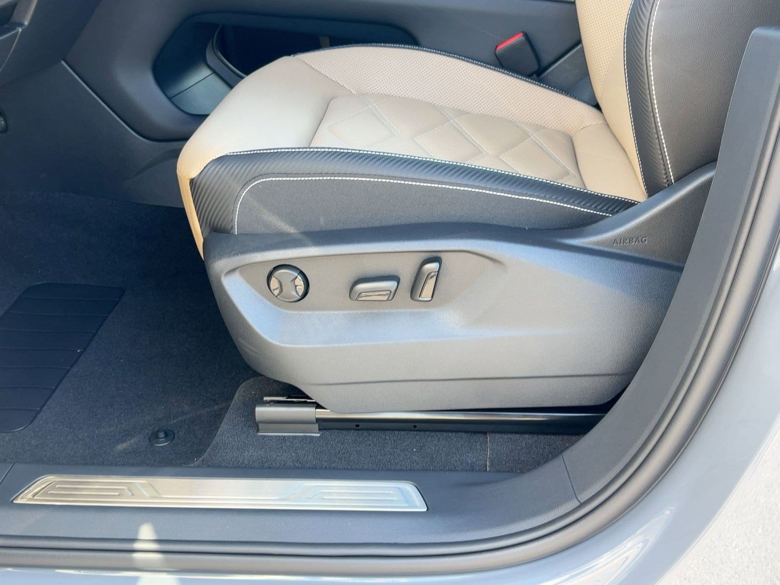 2026 Volkswagen Atlas Cross Sport SE w/Tech - Photo 13
