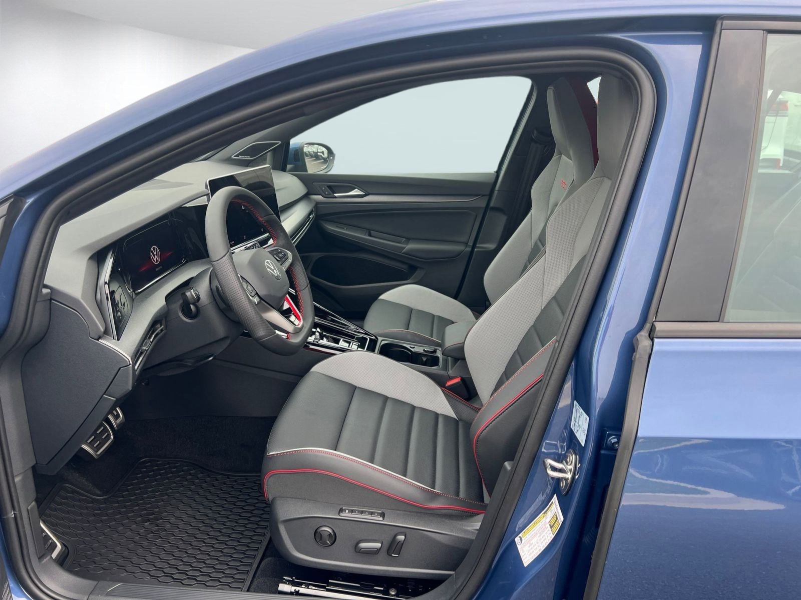 2025 Volkswagen Golf GTI SE photo 4