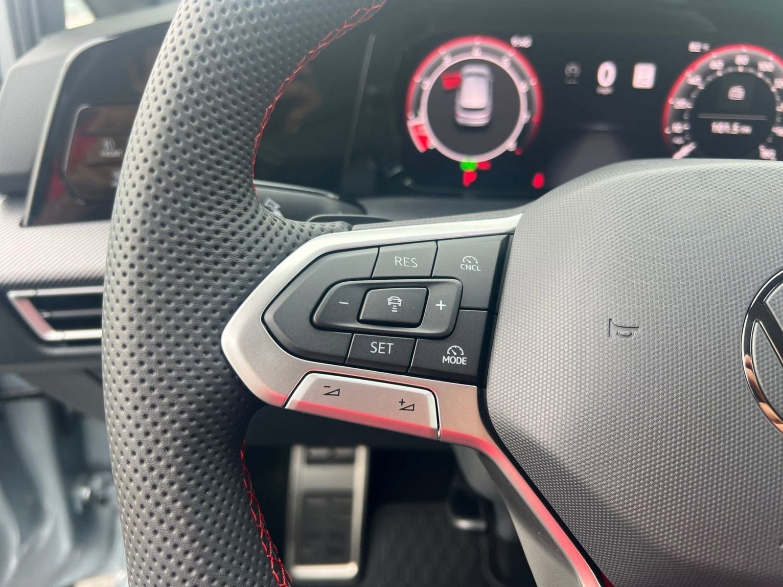 2025 Volkswagen Golf GTI SE - Photo 15