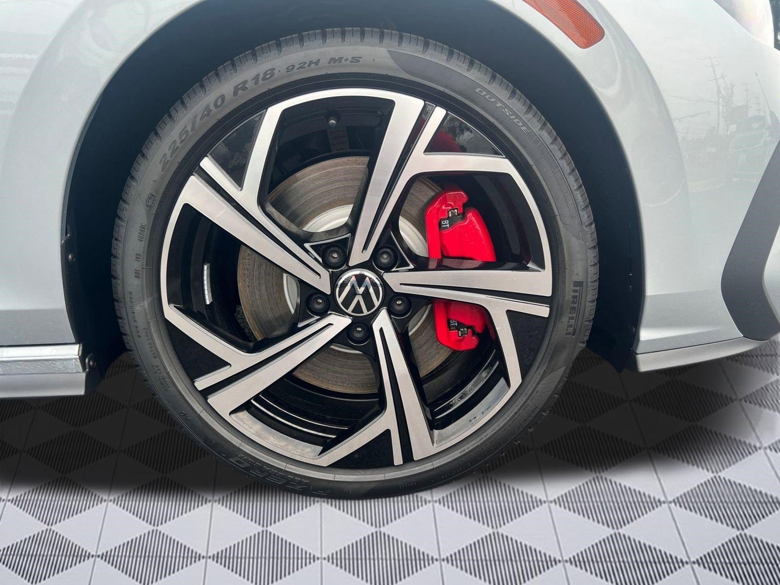 2025 Volkswagen Golf GTI SE - Photo 10