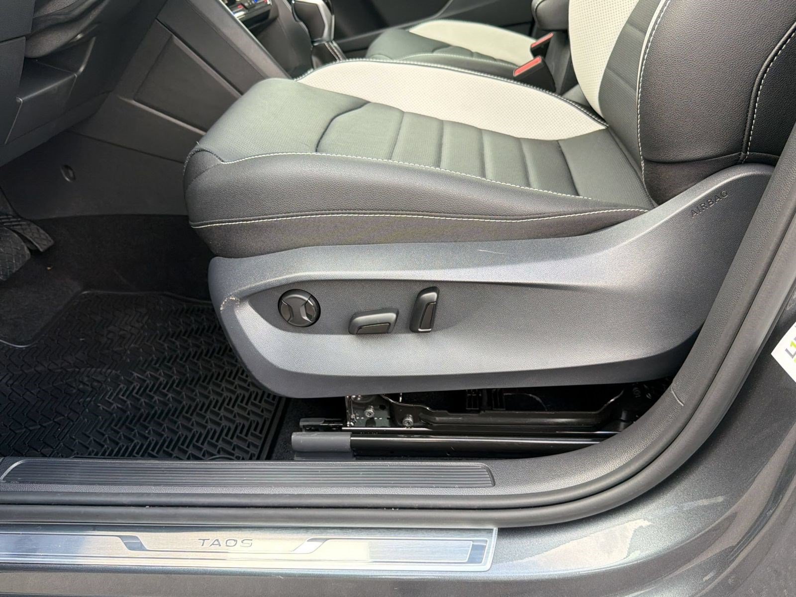 2026 Volkswagen Taos SEL - Photo 14