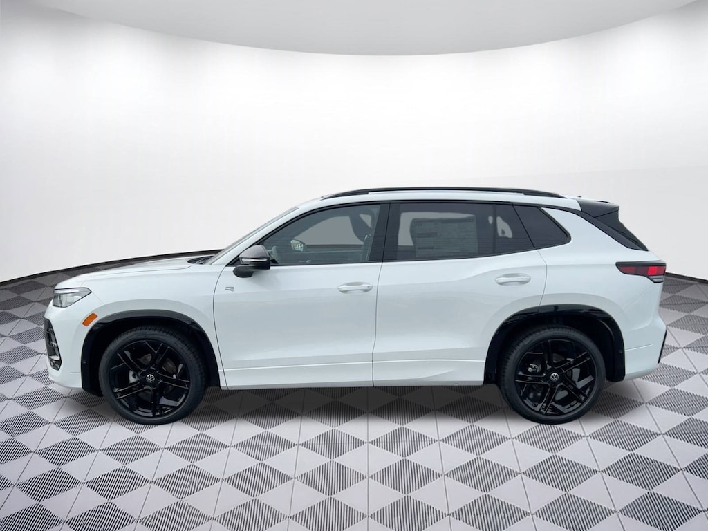 New 2026 Volkswagen Tiguan SE R-Line Black SUV